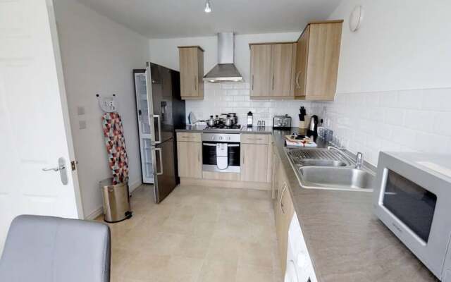 Stayzo - Cole Green Lane - Ideal for Your Next Staycation or Workcation Whole House With Wi-fi