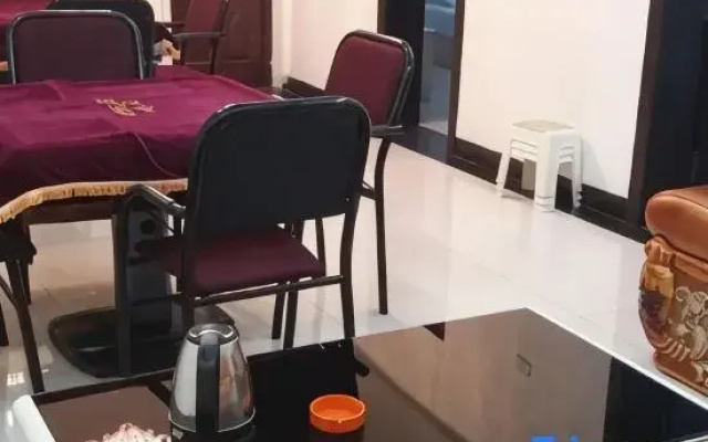Qujing Hongqiang Business Hotel