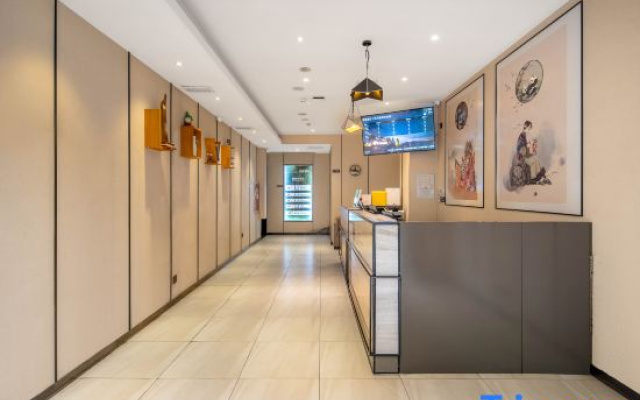 Yiyi Hotel (Chengdu West Railway Station Peifeng Road Subway Station)