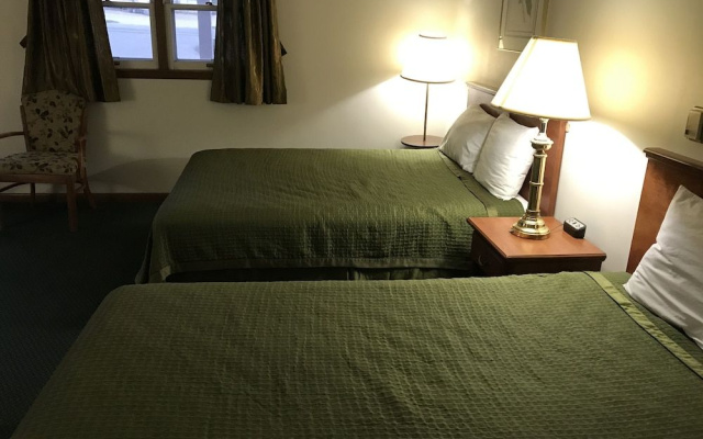 Colonial Inn Dyersville