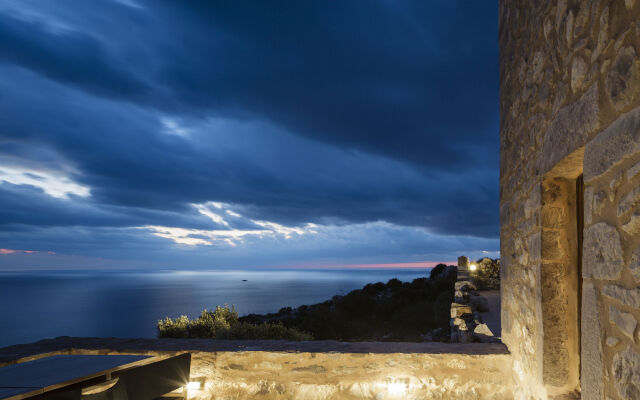 Tainaron Blue Retreat