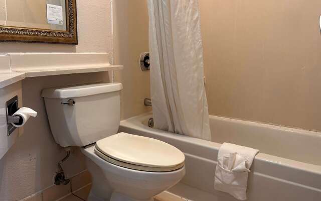 Travelodge by Wyndham Fort Wayne North