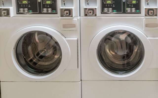 Super 8 by Wyndham Beaumont I-10 South/College St