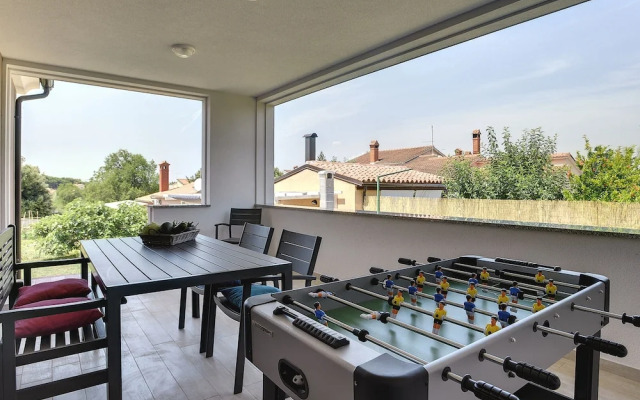 Modern Villa in Pula With Garden