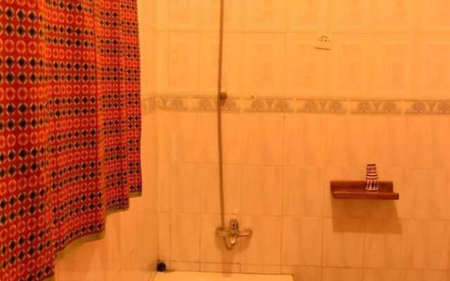Room in B&B - Amahoro Guest House - Queen Room