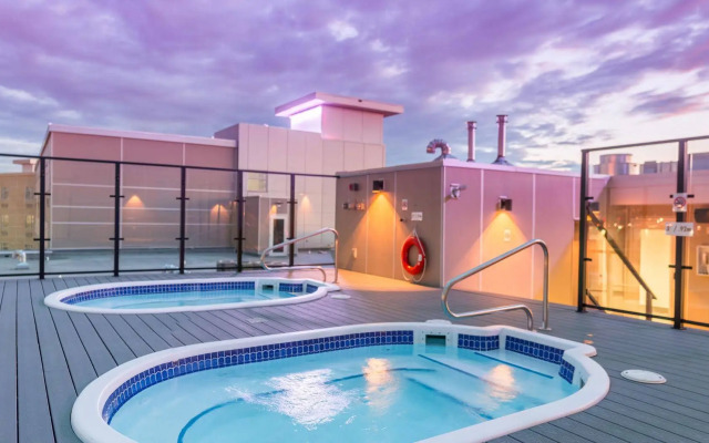 Applause Hotel by CLIQUE