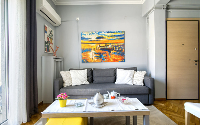 Snug apartment in Αθήνα with veranda