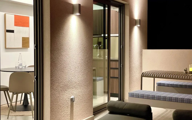 THE NIXON Suite and Apartments Hotel