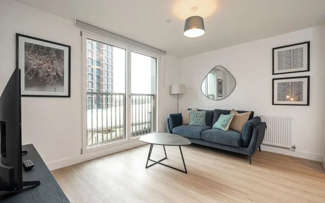 Waterside Flat in Central Leeds