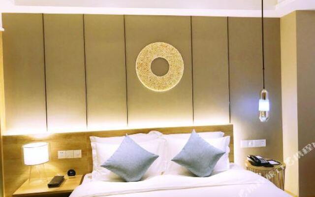 Homeplus Holiday Hotel (Chongqing Hongyadong)