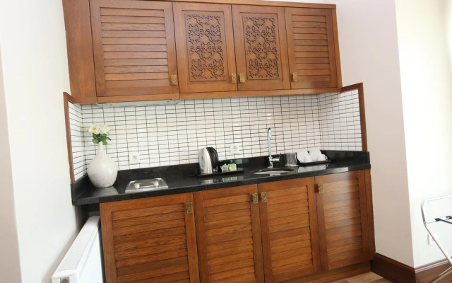 K Suites Hotel