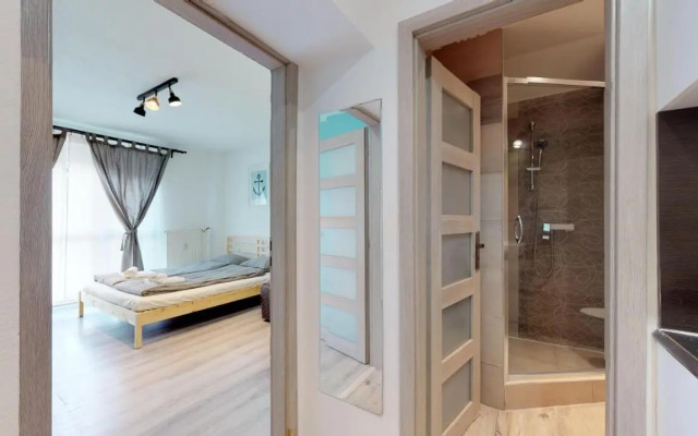 Nautical Studio - Steps from Main Bus Station