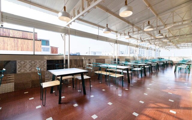 Capital O 18788 Phoenix Hotel & Resort