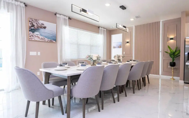 Stunning 15 Suites Close to Disney