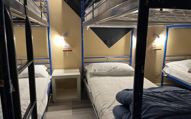 Lion University & Youth Hostel Milano