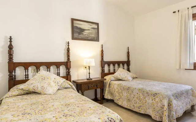 Spacious Villa With Garden