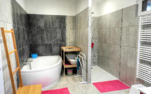 Gîte Beaumont-la-Ronce, 5 pièces, 8 personnes - FR-1-381-97