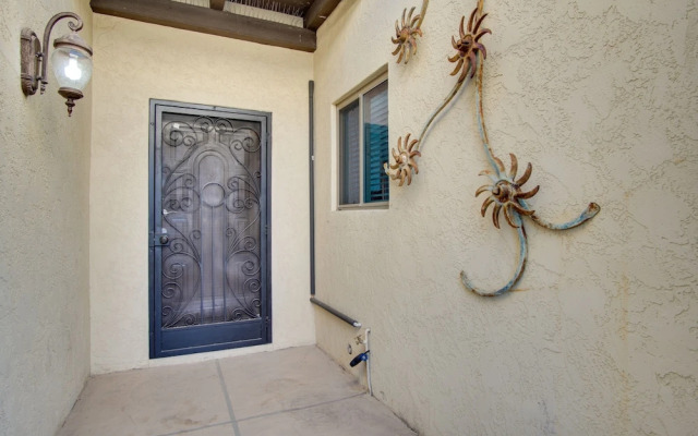 Luxe Tucson Vacation Rental w/ Community Pool