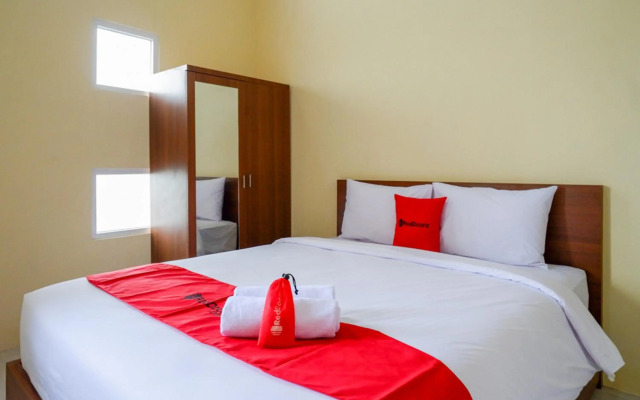 RedDoorz near Graha Saba Buana Solo