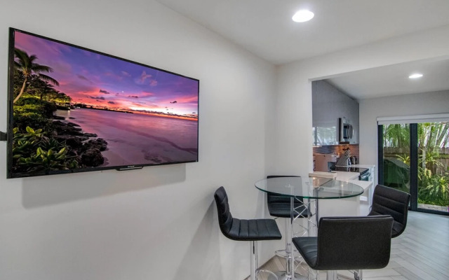 Delray Beach Getaway Minutes to Beach & More!