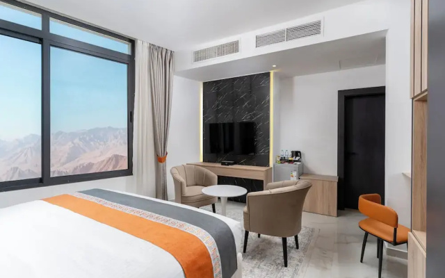 Diamond Palm Hotel & Resort