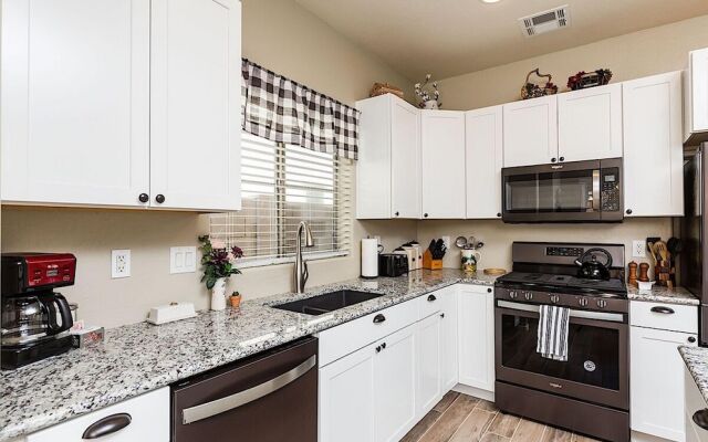 Farmhouse Surprise - 3 Bedroom by Casago