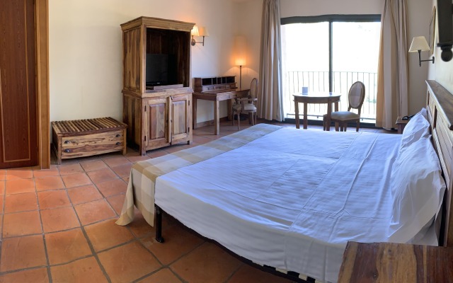 La Figuerola Hotel & Restaurant
