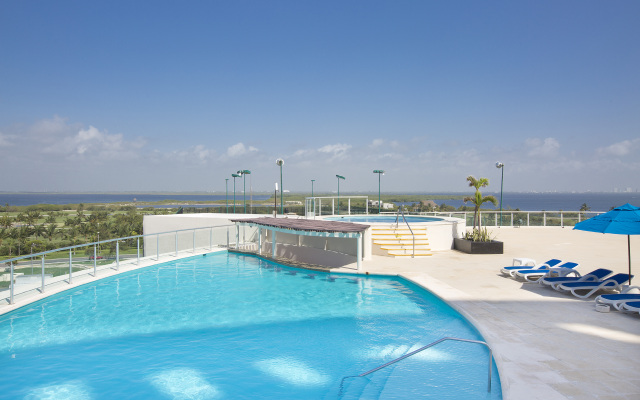 Seadust Cancún All Inclusive Family Resort