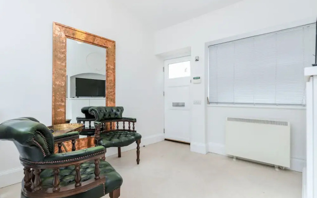 Distinctive apartment for 3 with mezz