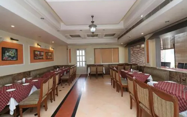 Royal Castle Resort by OYO Rooms