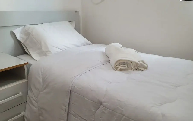 Apt 2 quartos com varanda próximo Praça Casa Forte o bairro mais agradável do Recife ARN901