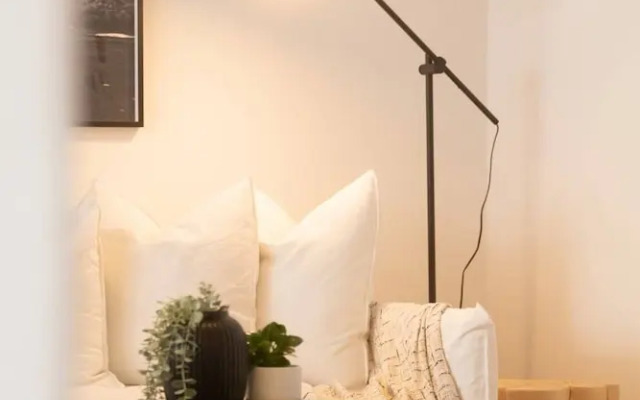 Stylish 1 Bedroom Apartment Near Beach