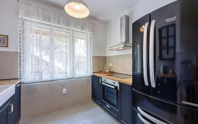 Enolabee Harbour View Apartment