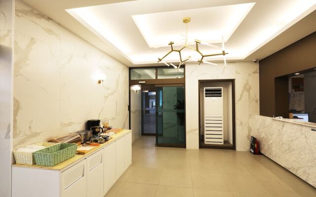 M7 hotel