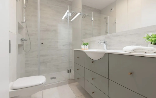 Green Surroundings 2 Bedrooms by Renters