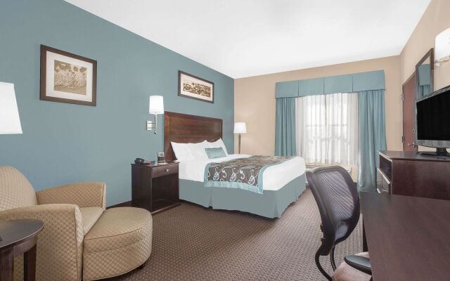 Holiday Inn Express Gulfport Beach by IHG
