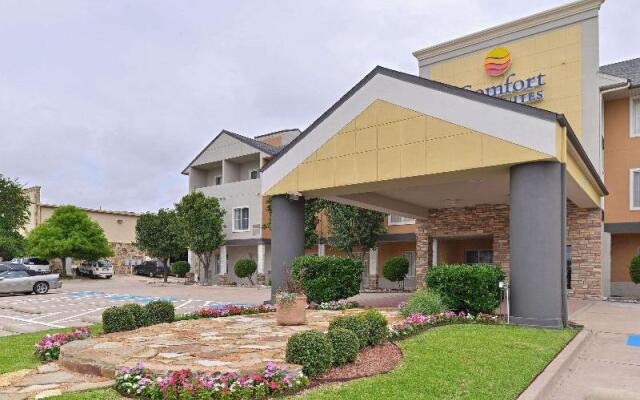 Holiday Inn Express and Suites Frisco