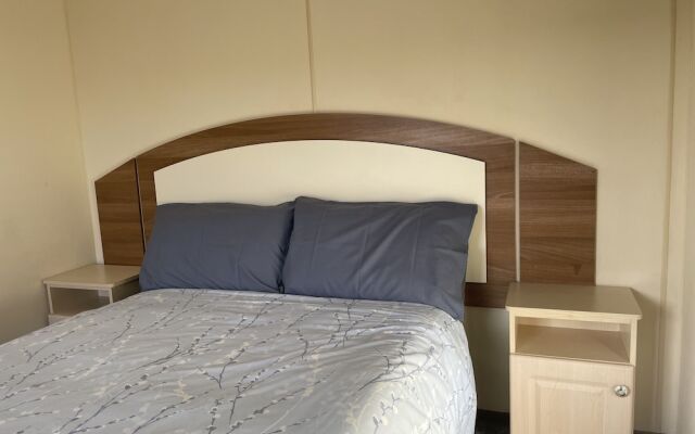 Captivating 2-bed Caravan in Clacton-on-sea