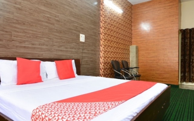 Capital O 28393 Diamond Plaza