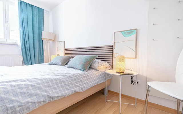 Stylish 3BR Apt With Balcony City Center