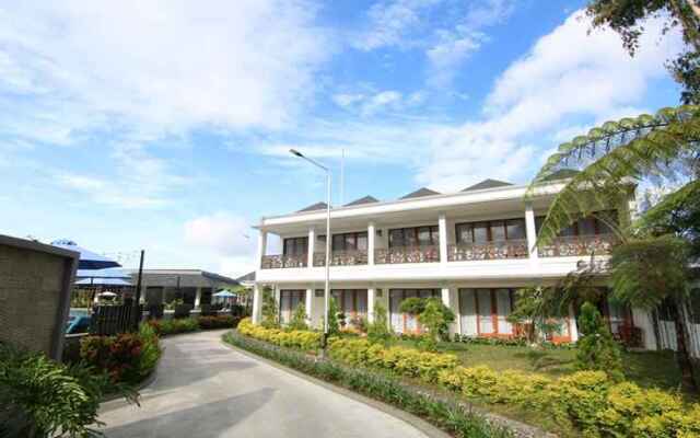 Grand Master Villa Tomohon
