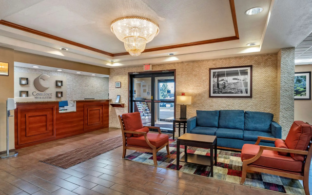 Comfort Inn & Suites Dayton Northwest - Englewood