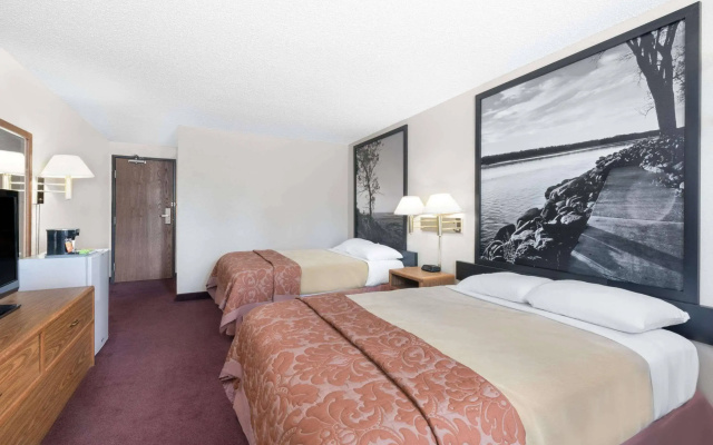 Super 8 By Wyndham Valley City