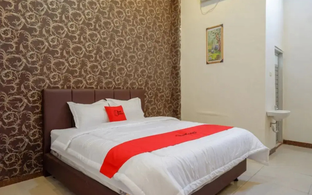 RedDoorz @ Jalan Pattimura Palu