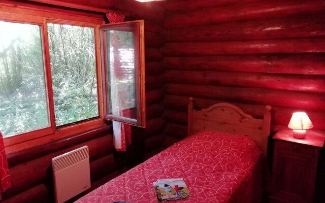 Charming Chalet with Swimming Pool in Quend