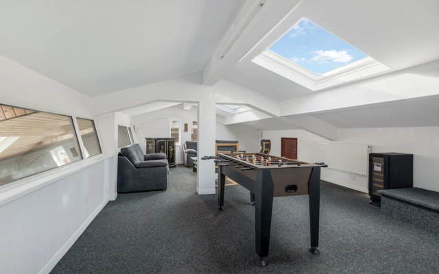 Queens Crest by Sasco Apartments