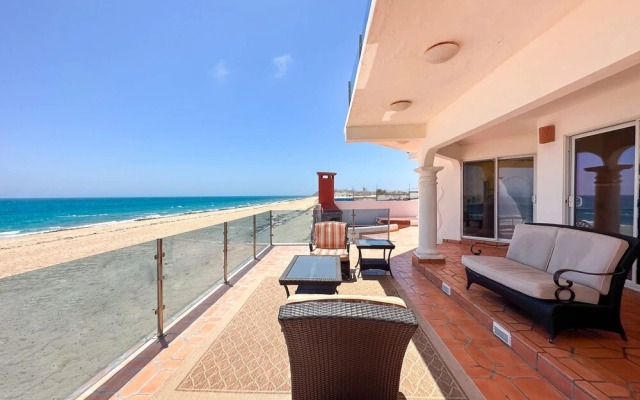 Your Beachfront Escape Close to Everything