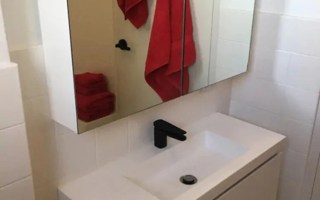 Contemporary Spacious Home 20minutes From Central Sydney