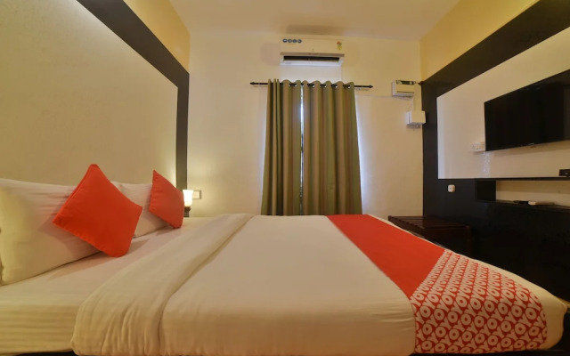 Oyo 30128 Reddys Hotel