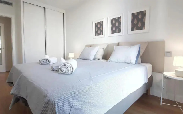 Deluxe Beach Suite w Garage by Canary365